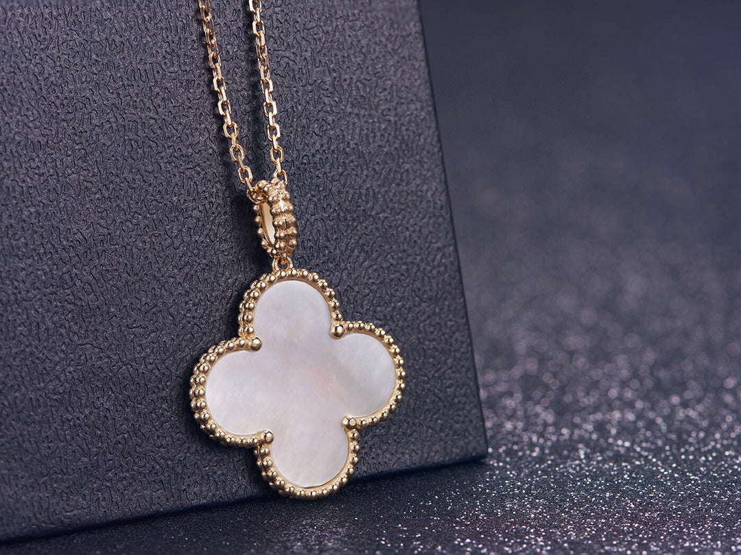 Van Cleef & Arpels CLOVER GOLD NECKLACE