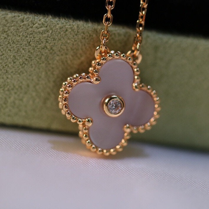 Van Cleef & Arpels CLOVER NECKLACE GOLD DIAMOND
