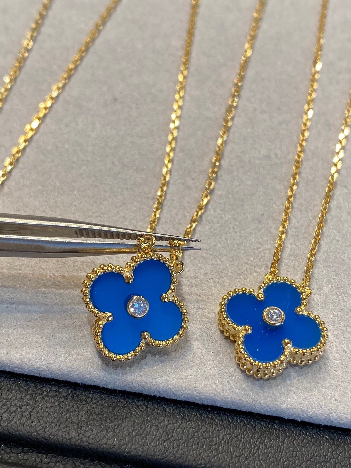 Van Cleef & Arpels CLOVER NECKLACE GOLD DIAMOND