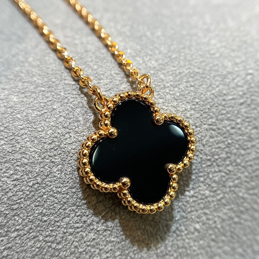 Van Cleef & Arpels CLOVER PEDANT ONYX NECKLACE