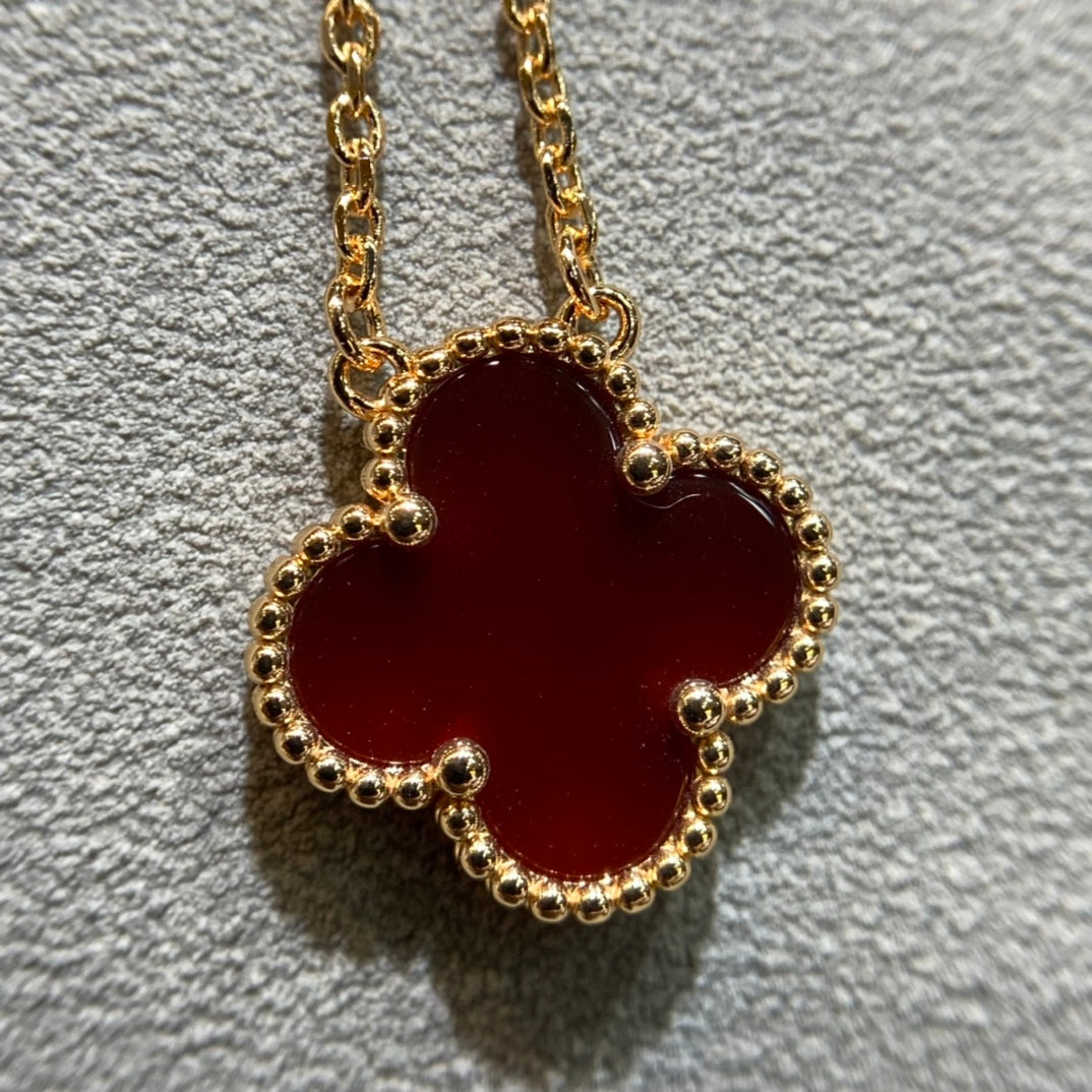 Van Cleef & Arpels CLOVER PEDANT CARNELIAN NECKLACE