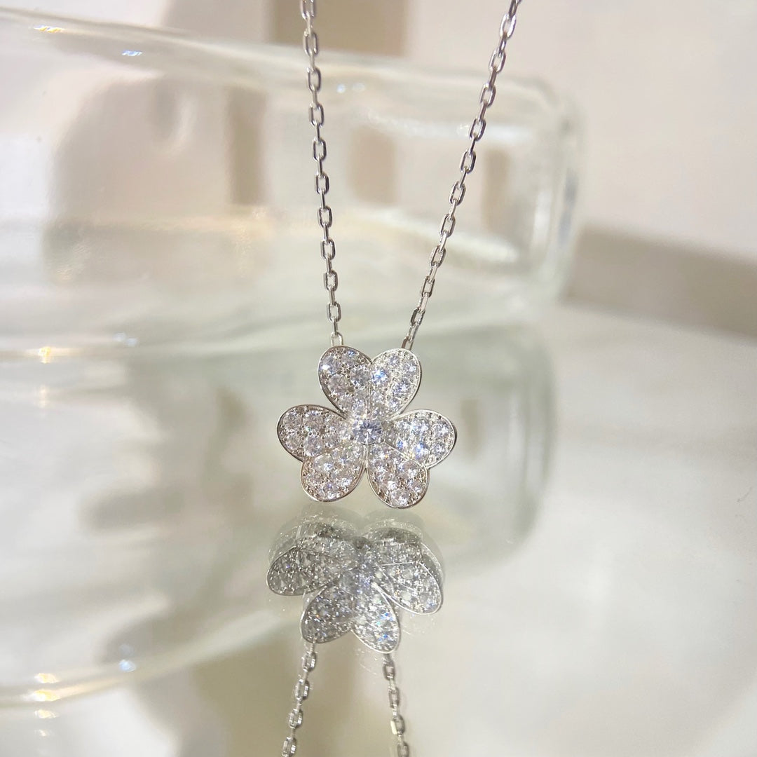 Van Cleef & Arpels FLOWER DIAMOND NECKLACE