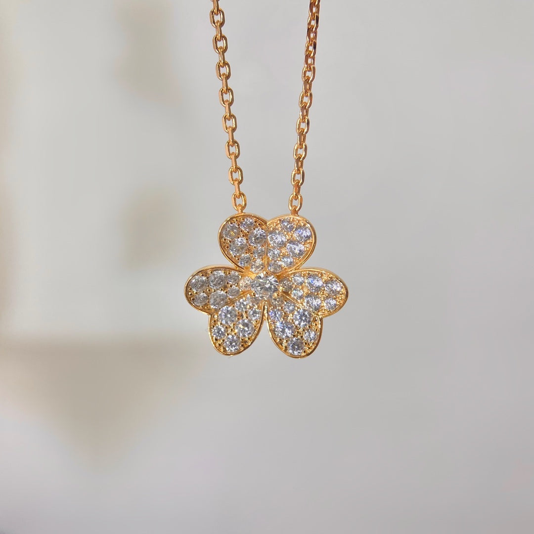 Van Cleef & Arpels FLOWER DIAMOND NECKLACE