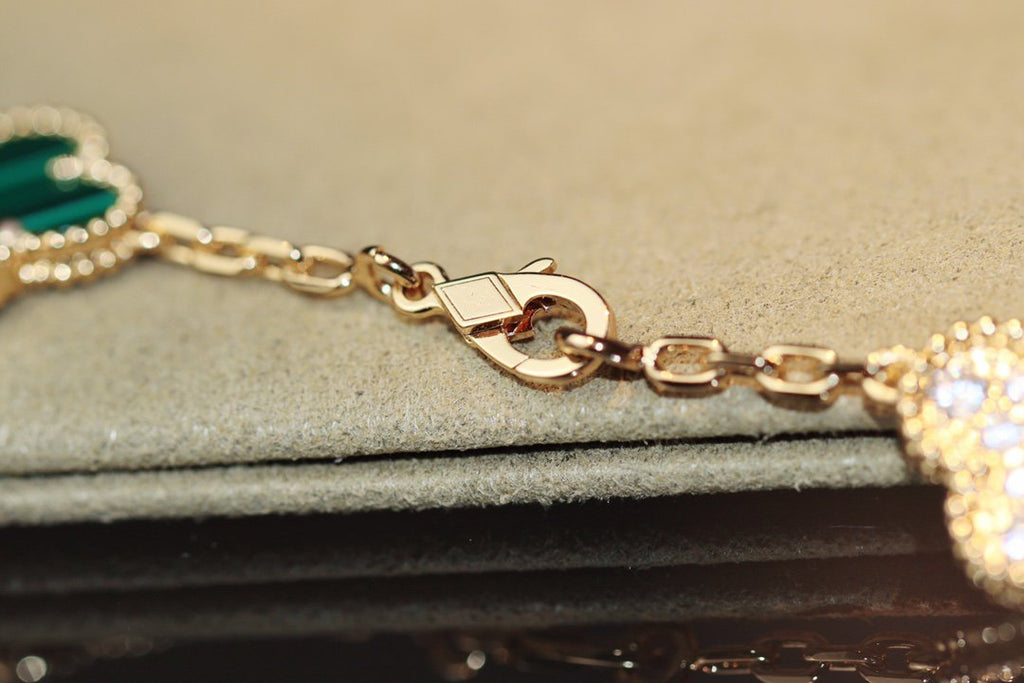 Van Cleef & Arpels CLOVER 20 MOTIFS ONYX GOLD
