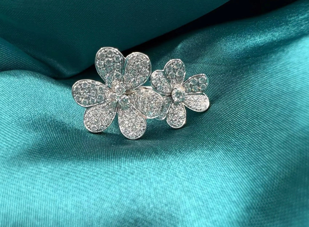 Van Cleef & Arpels FRIVOLE DIAMOND BETWEEN RING