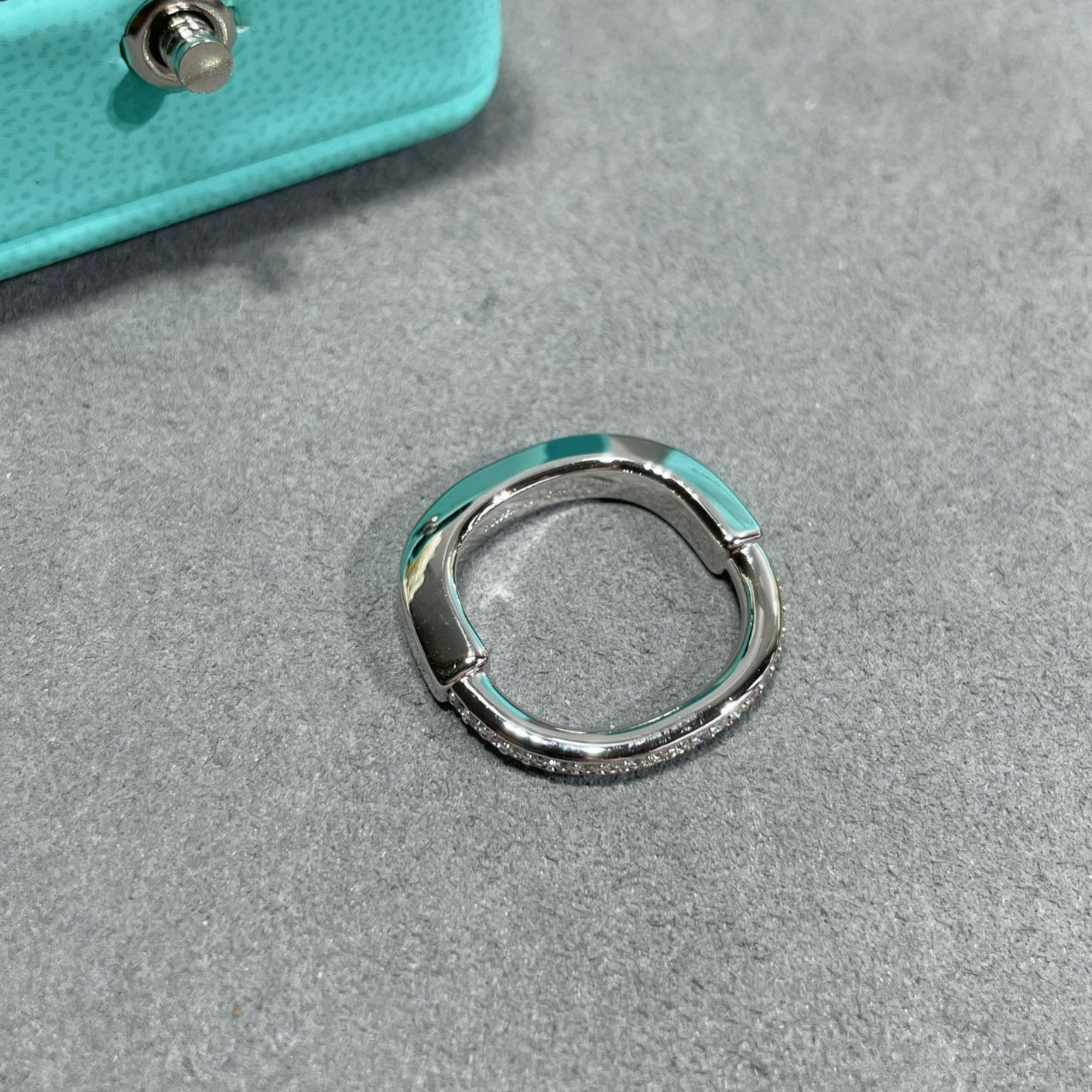 TIFFANY LOCK DIAMOND RING