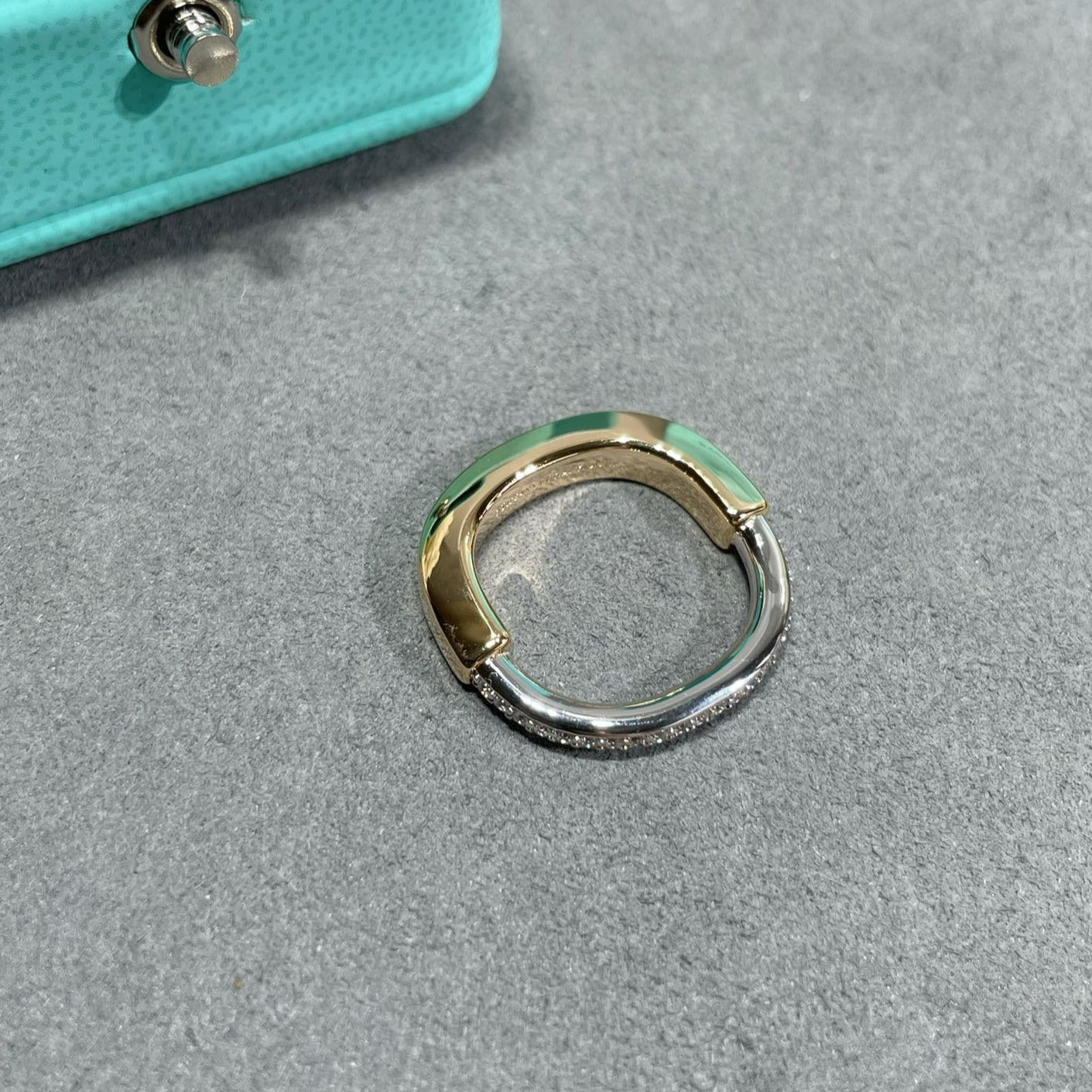 TIFFANY LOCK DIAMOND RING