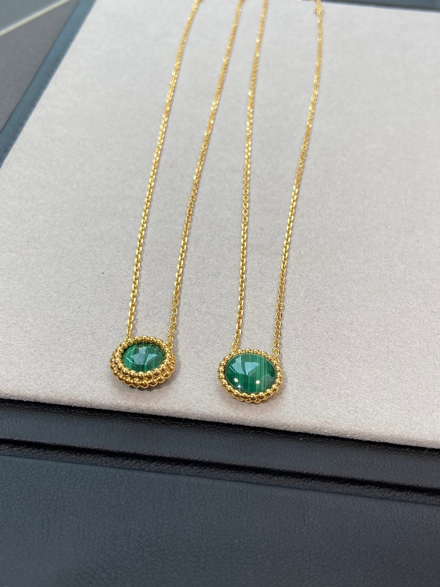 Van Cleef & Arpels COULEURS MALACHITE PINK GOLD NECKLACE