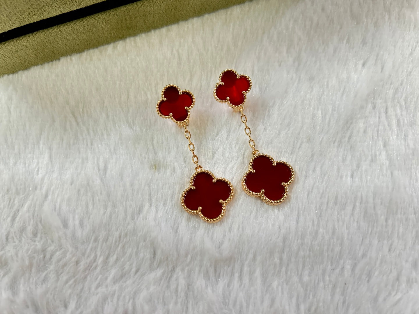 Van Cleef & Arpels CLOVER 2 MOTIF CARNELIAN EARRINGS