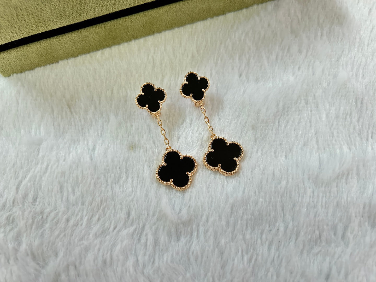Van Cleef & Arpels CLOVER 2 MOTIF ONYX EARRINGS