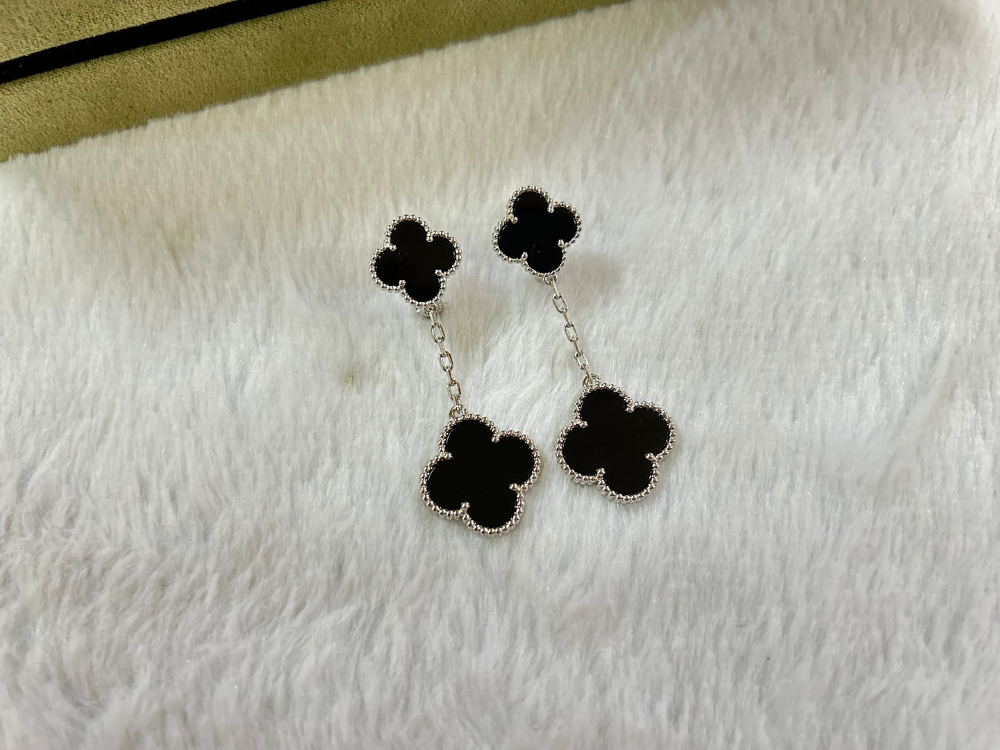 Van Cleef & Arpels CLOVER 2 MOTIF ONYX EARRINGS
