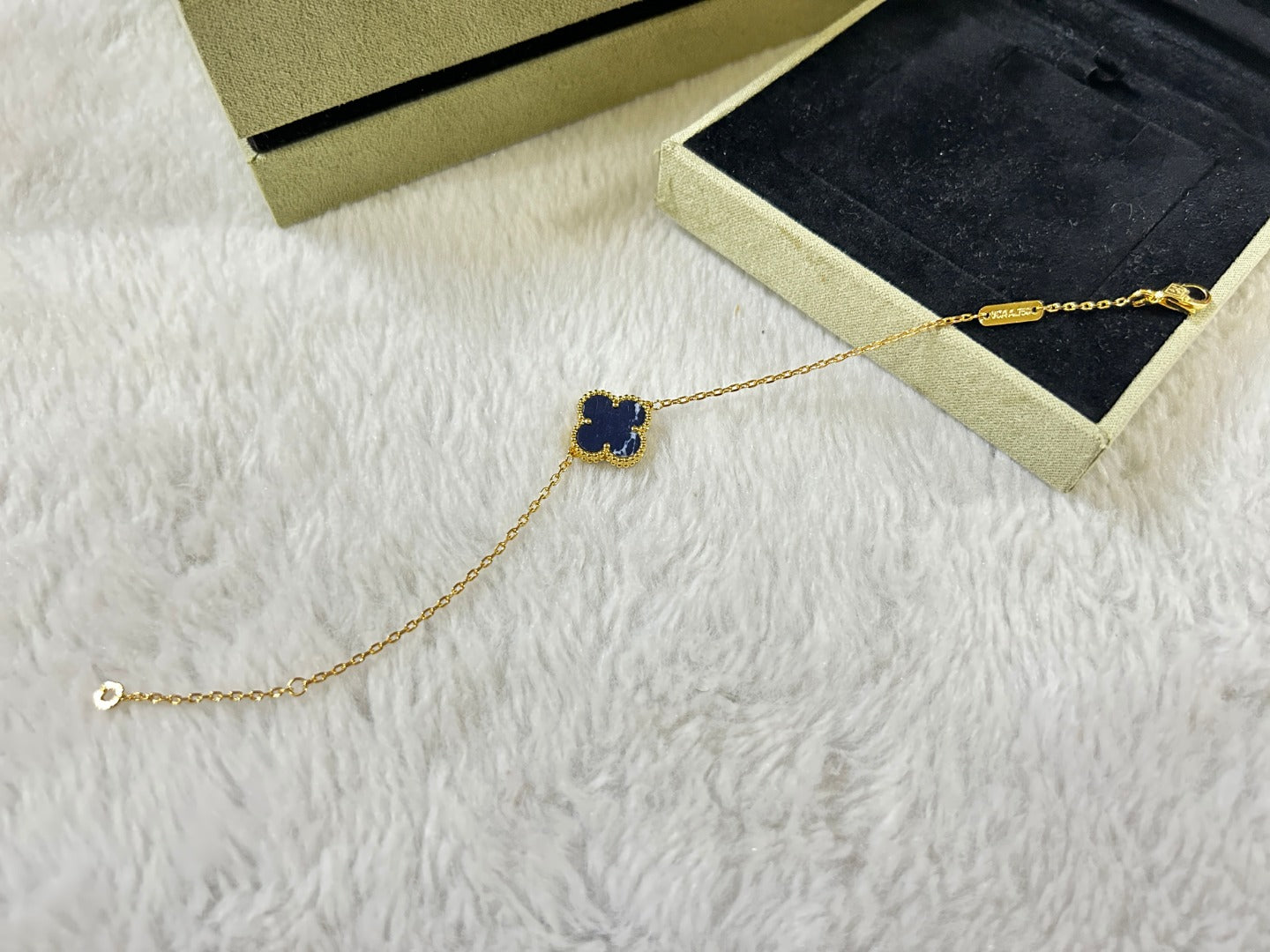 Van Cleef & Arpels CLOVER 1 MOTIF PIETERSITE BRACELET
