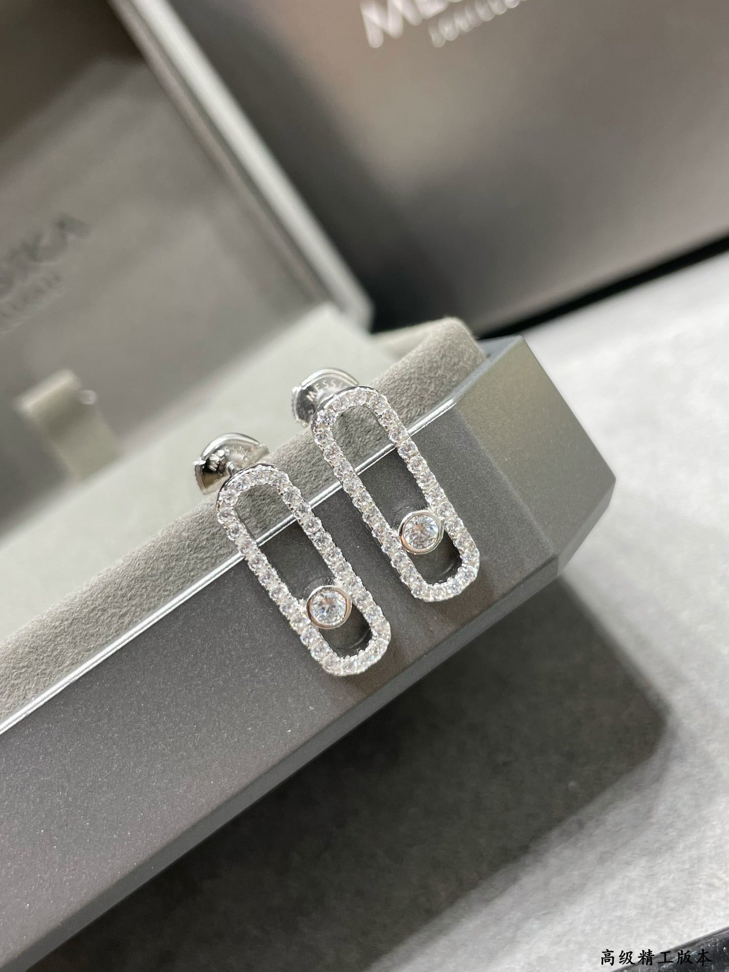 MOVE UNO STUD DIAMOND PAVED EARRINGS