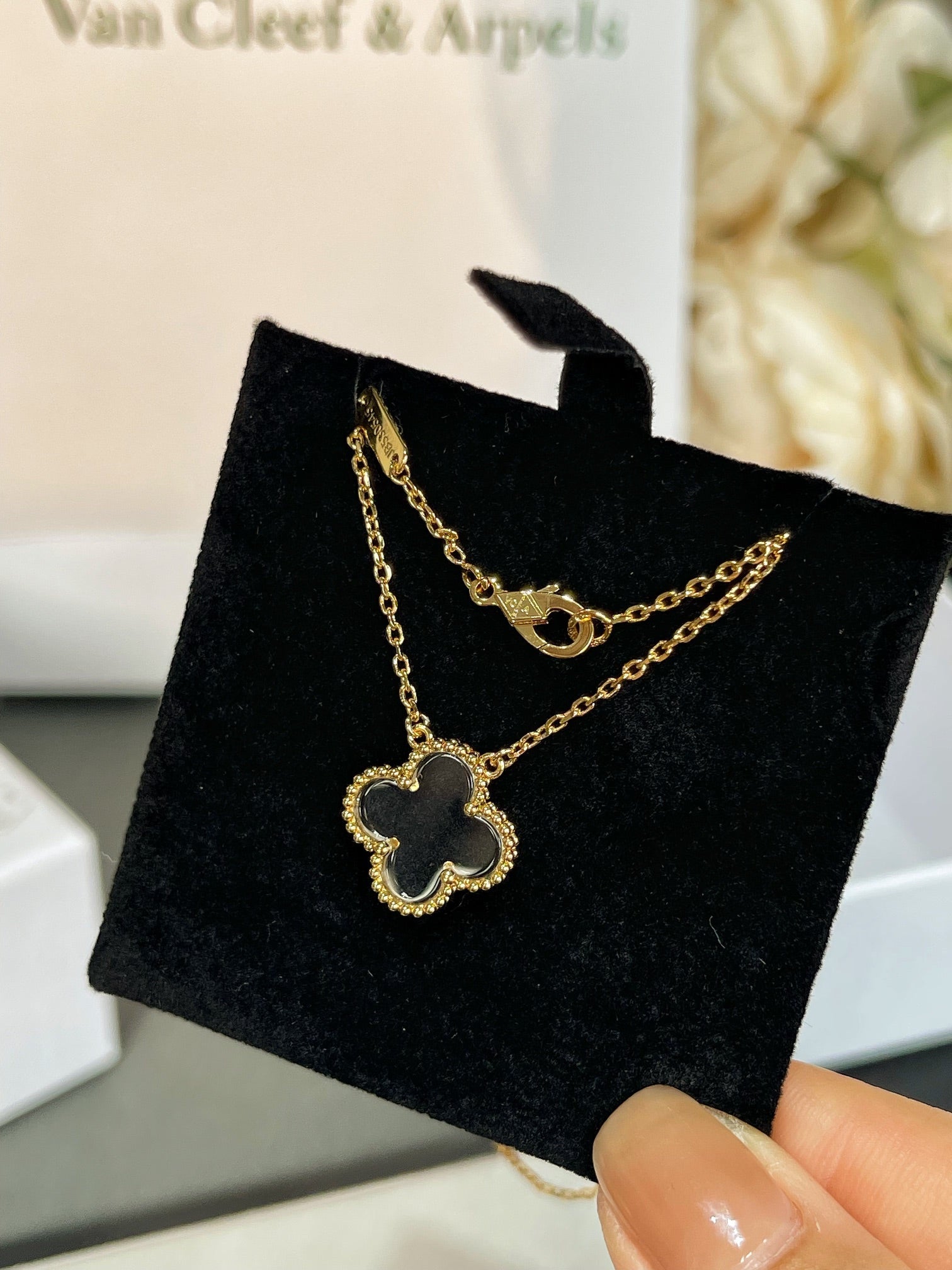 Van Cleef & Arpels CLOVER ROCK CRYSTAL PINK GOLD NECKLACE