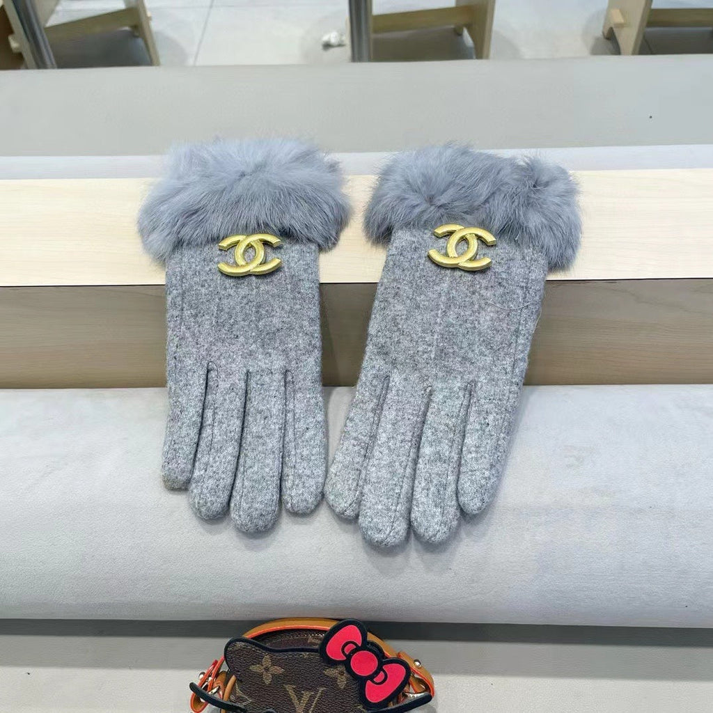 CHANEL GLOVES IN COOL GRAY WOOL AND RABBIT FUR 417170