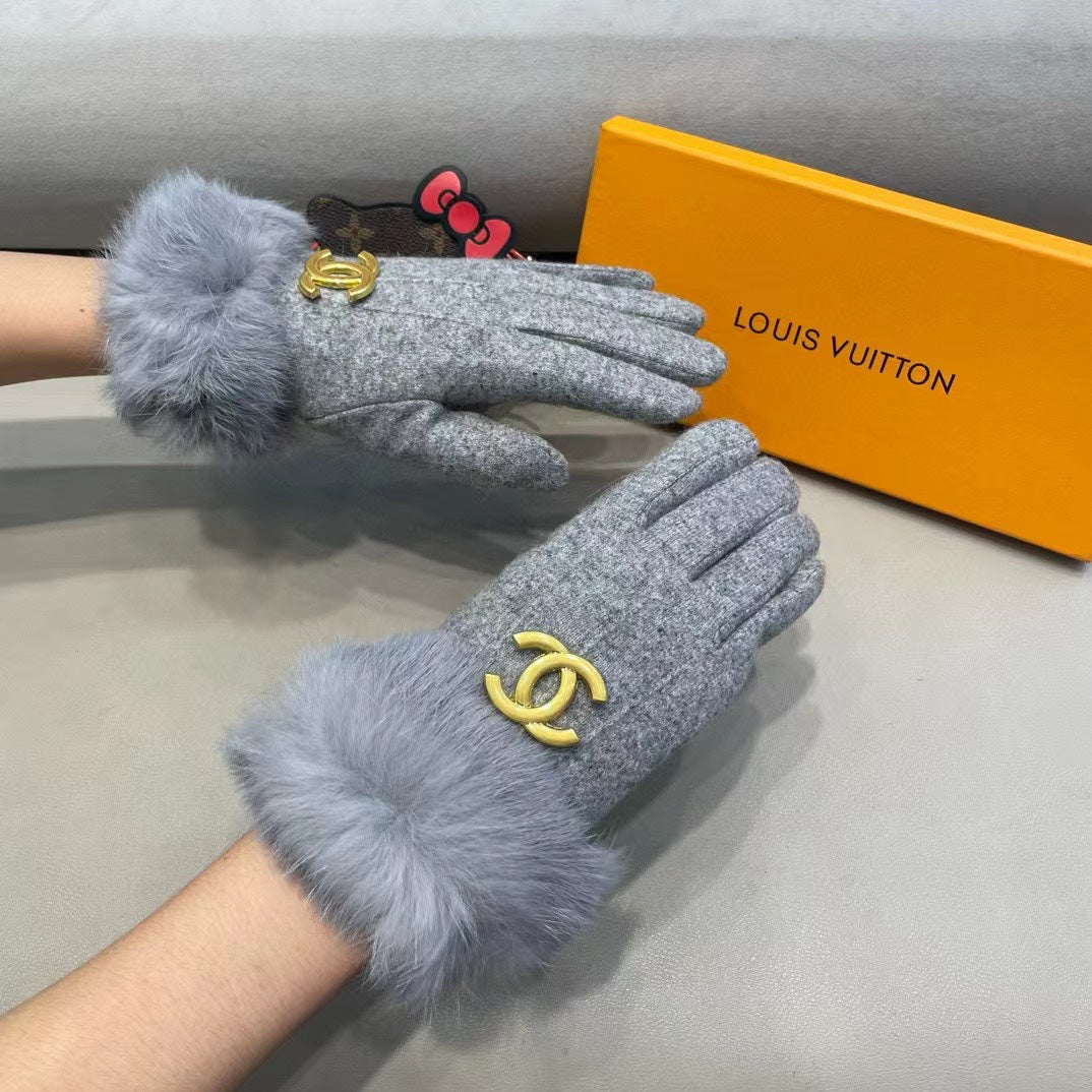 CHANEL GLOVES IN COOL GRAY WOOL AND RABBIT FUR 417170