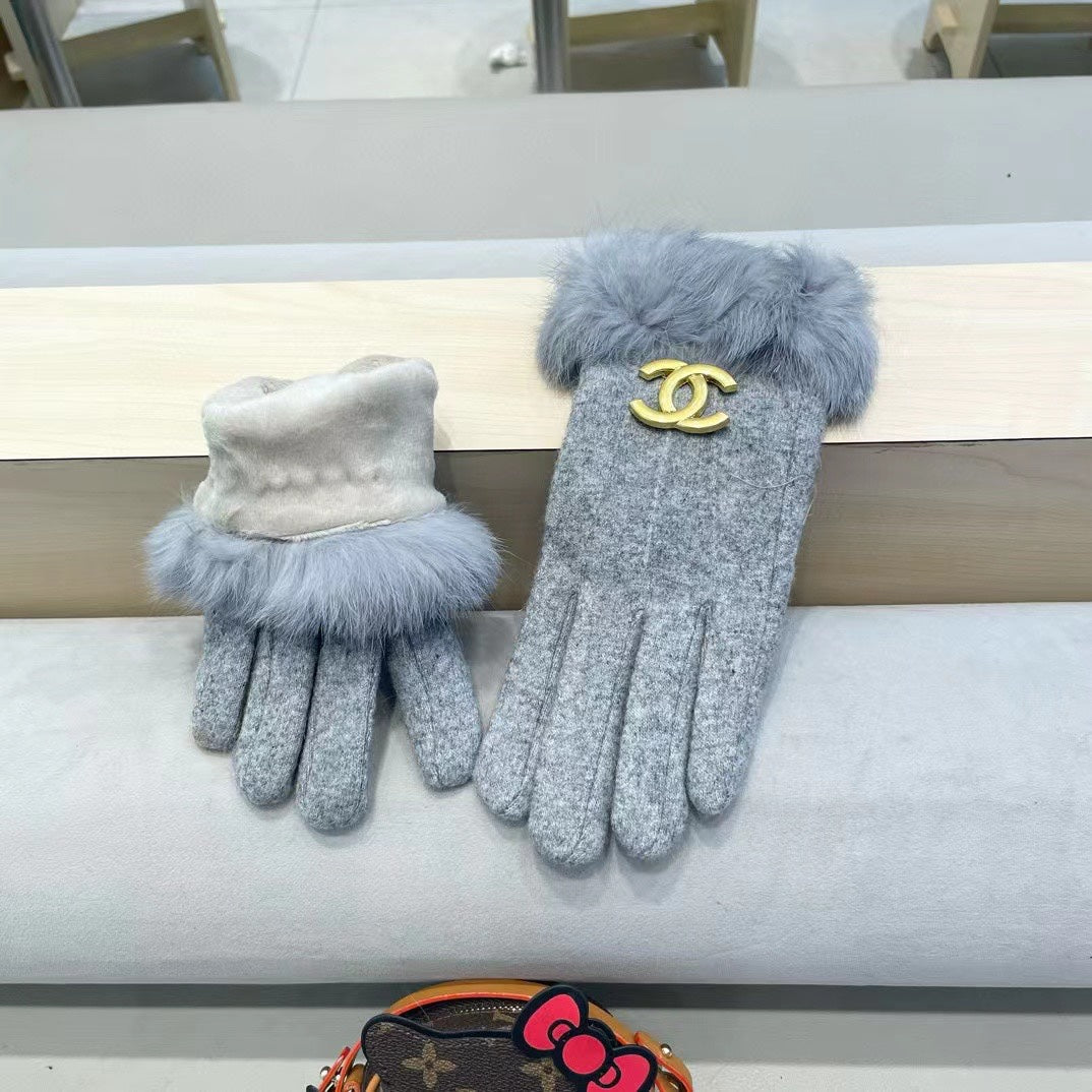 CHANEL GLOVES IN COOL GRAY WOOL AND RABBIT FUR 417170