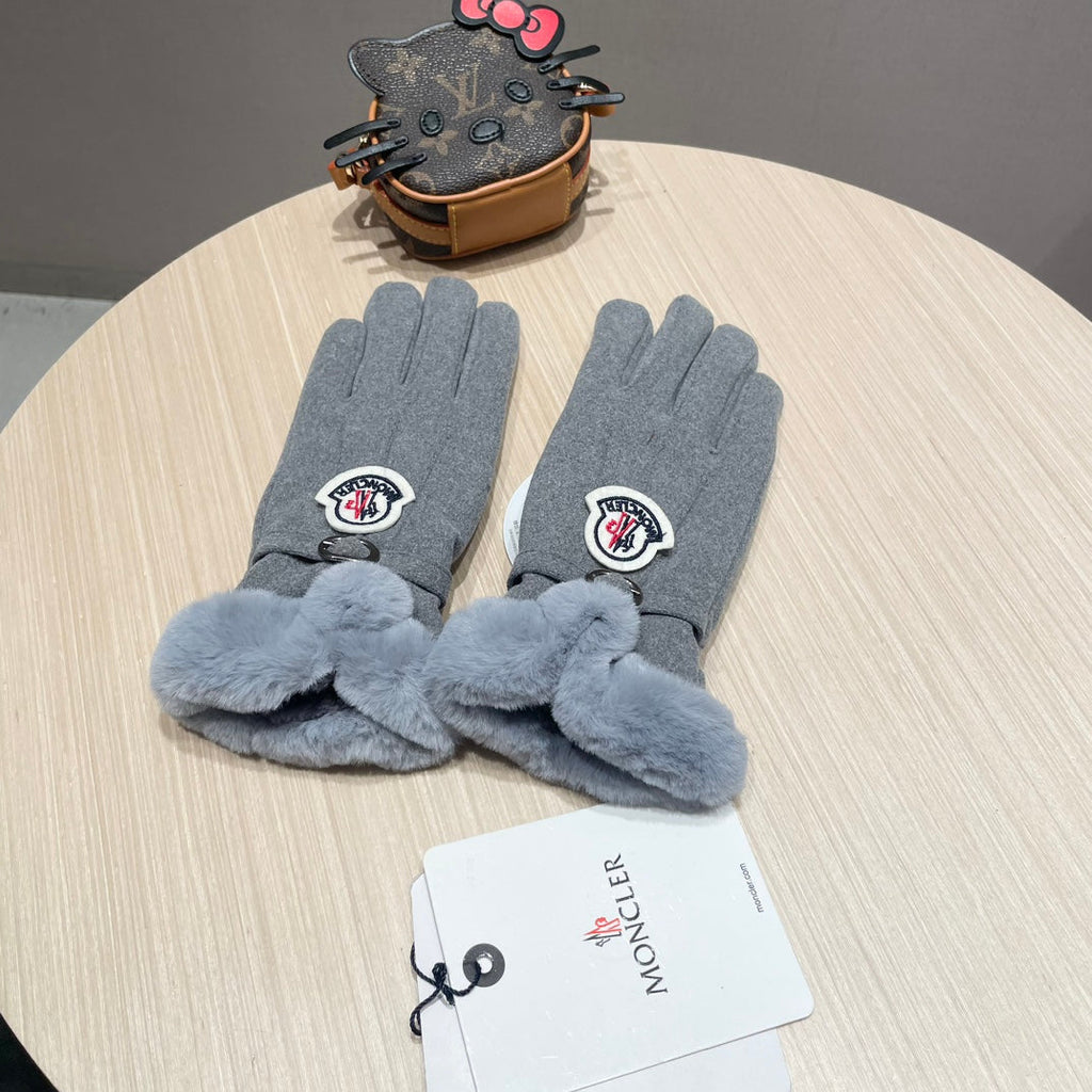 CHANEL GLOVES IN COOL GRAY WOOL WITH RABBIT FUR 439080