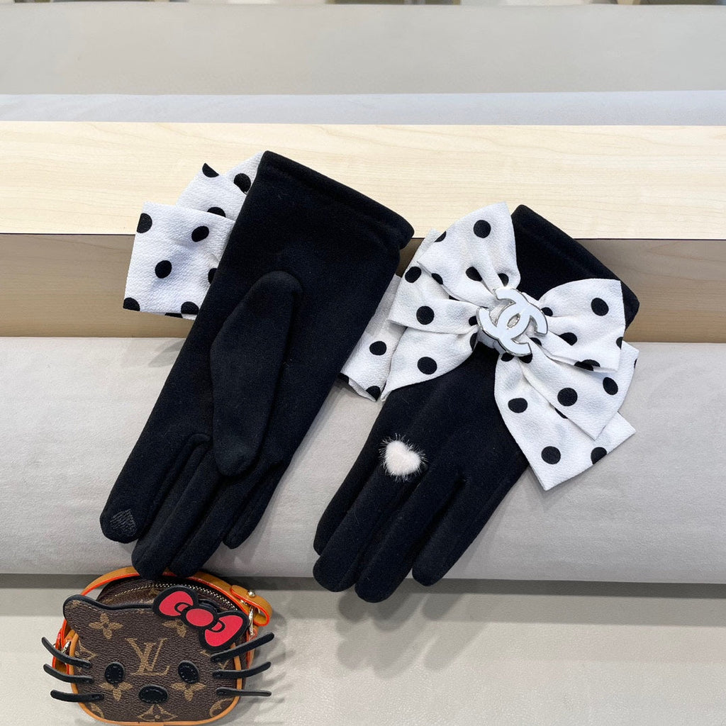 CHANEL GLOVES IN BLACK MIX WHITE WOOL 454572