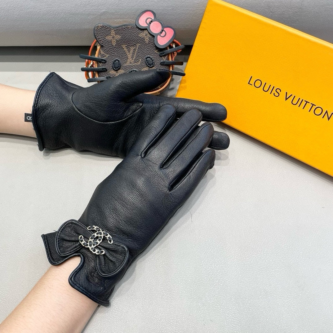 CHANEL GLOVES IN BLACK LAMBSKIN 462395
