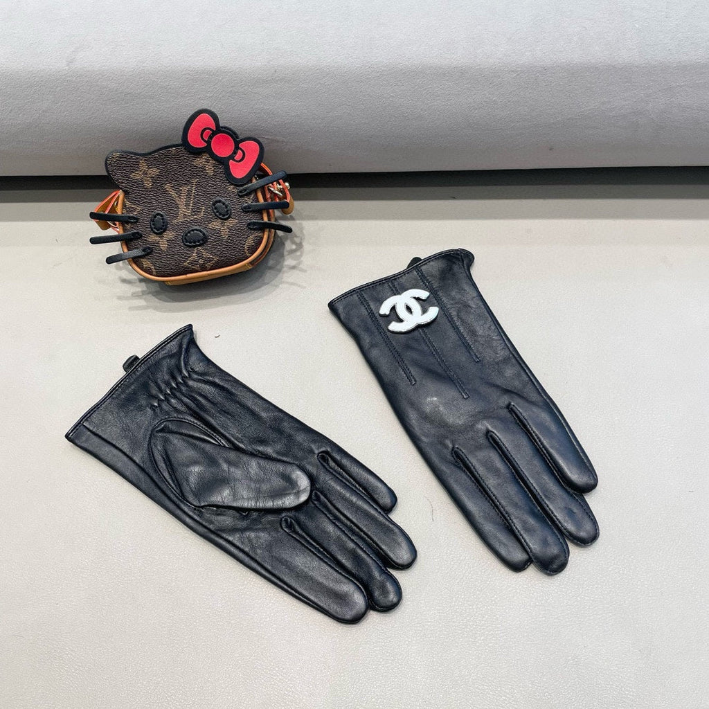 CHANEL GLOVES IN BLACK LAMBSKIN WITH WHITE LOGO 462412