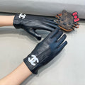 CHANEL GLOVES IN BLACK LAMBSKIN WITH WHITE LOGO 462412