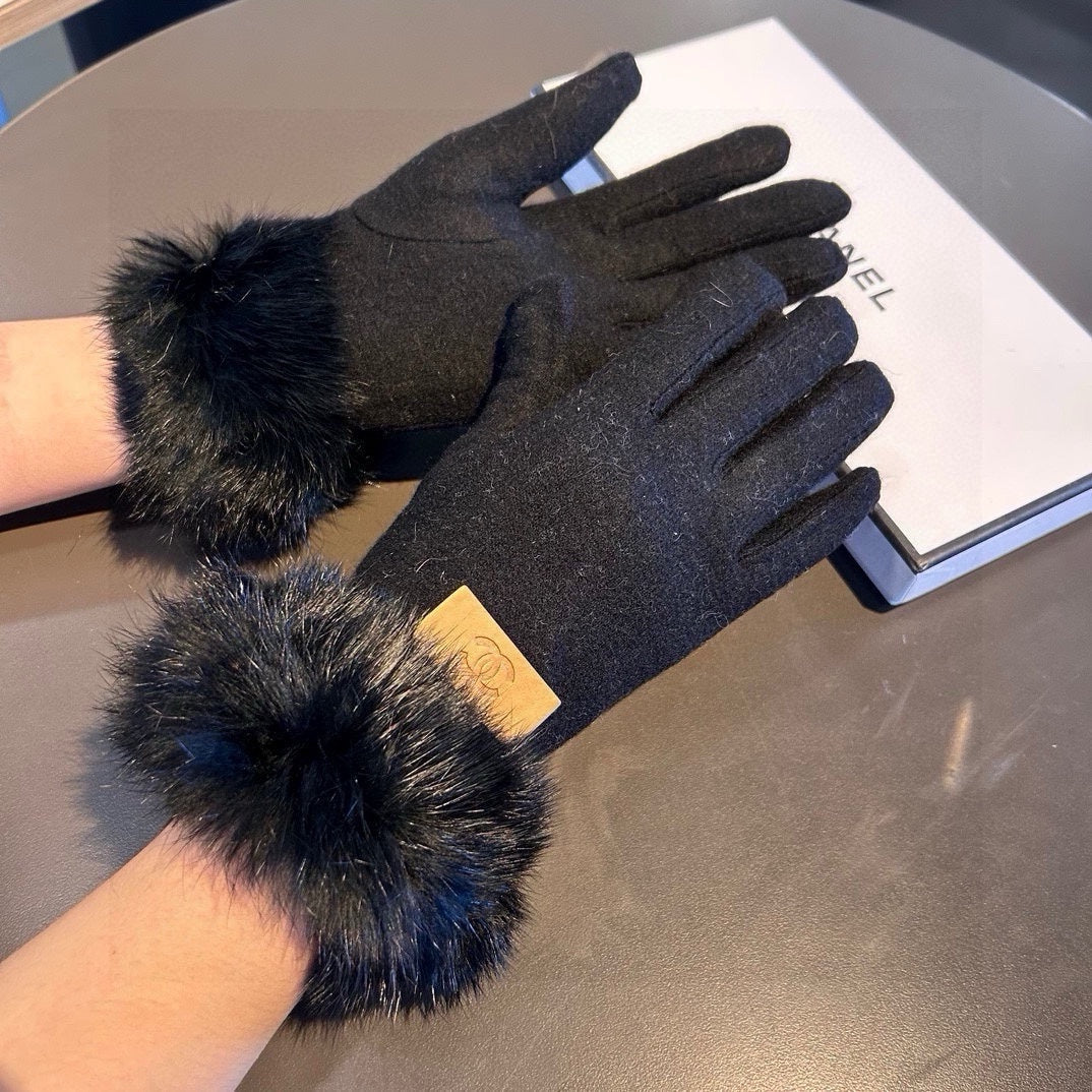 CHANEL GLOVES IN BLACK WOOL AND RABBIT FUR 420535