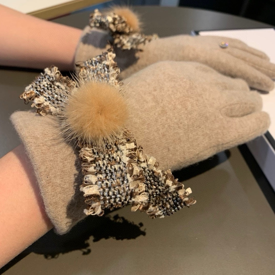 CHANEL GLOVES IN PALE BROWN WOOL 420538