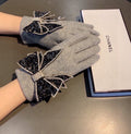 CHANEL GLOVES IN DOVE GRAY WOOL WITH RHINSTONES 429246