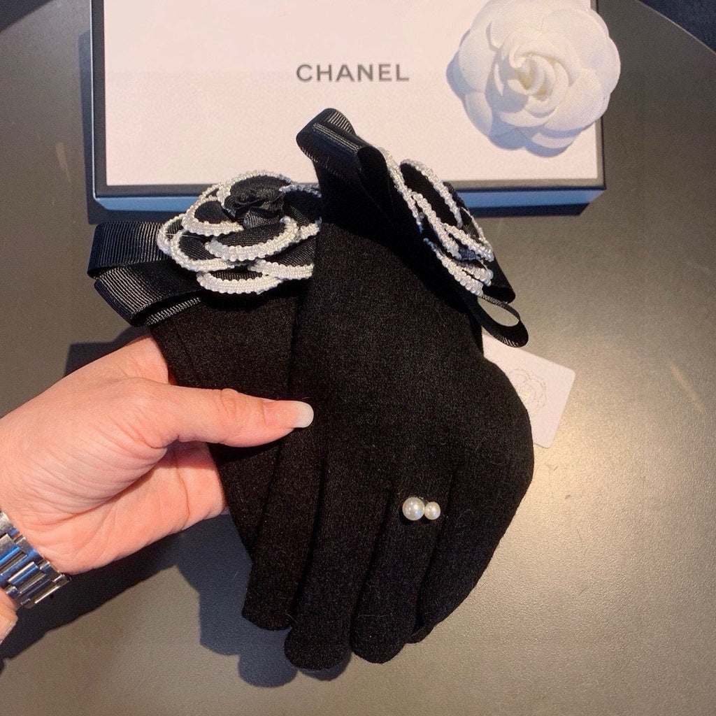 CHANEL GLOVES IN BLACK WOOL WITH FLOWER 456325