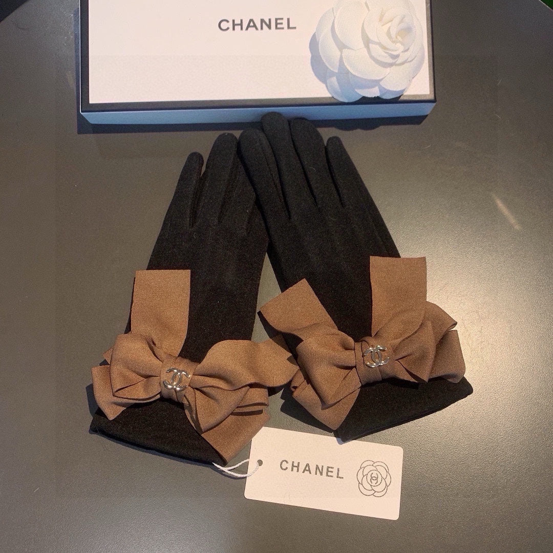 CHANEL GLOVES IN BLACK WOOL 456327