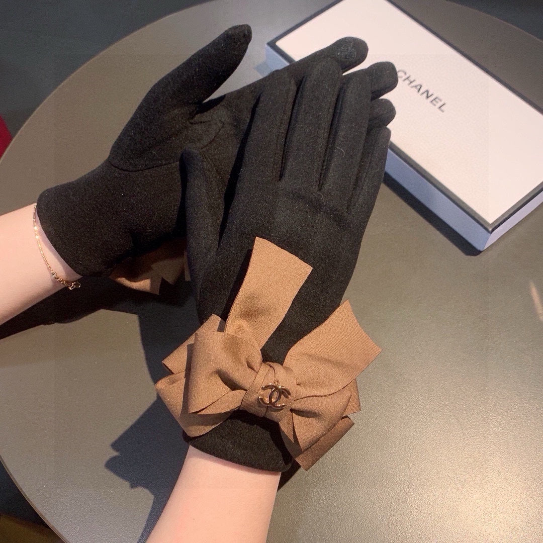 CHANEL GLOVES IN BLACK WOOL 456327