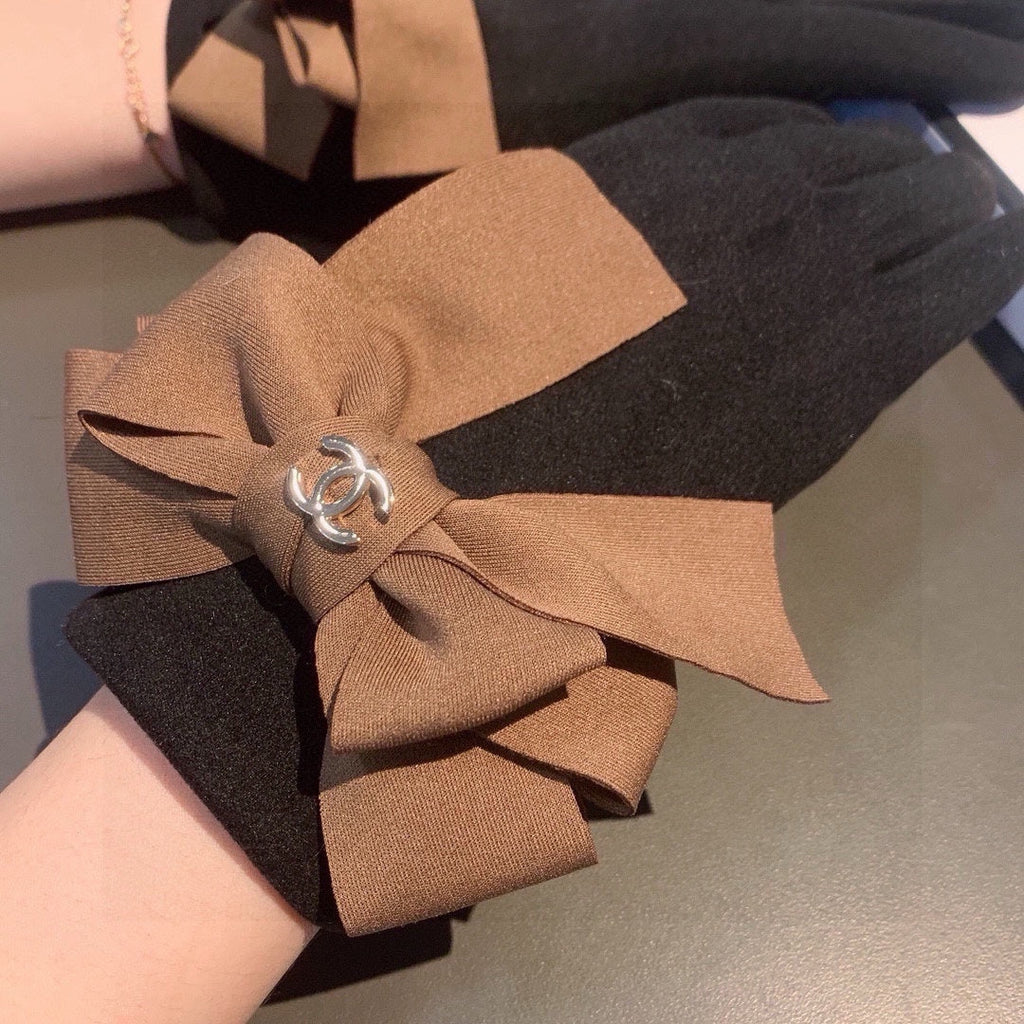 CHANEL GLOVES IN BLACK WOOL 456327