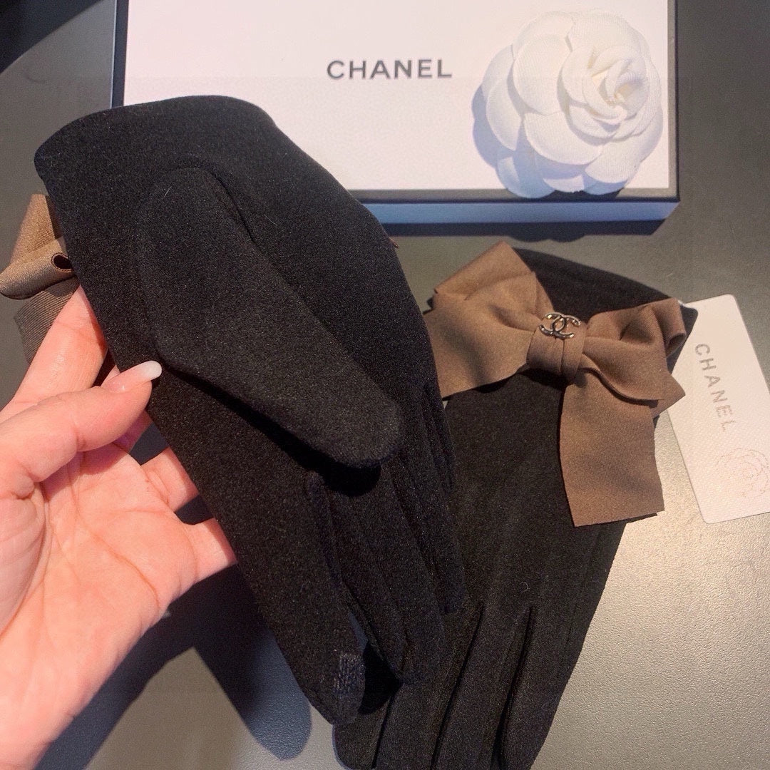 CHANEL GLOVES IN BLACK WOOL 456327