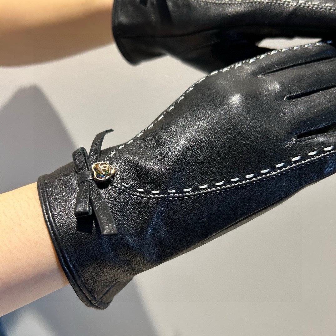 CHANEL GLOVES IN BLACK LAMBSKIN 456336