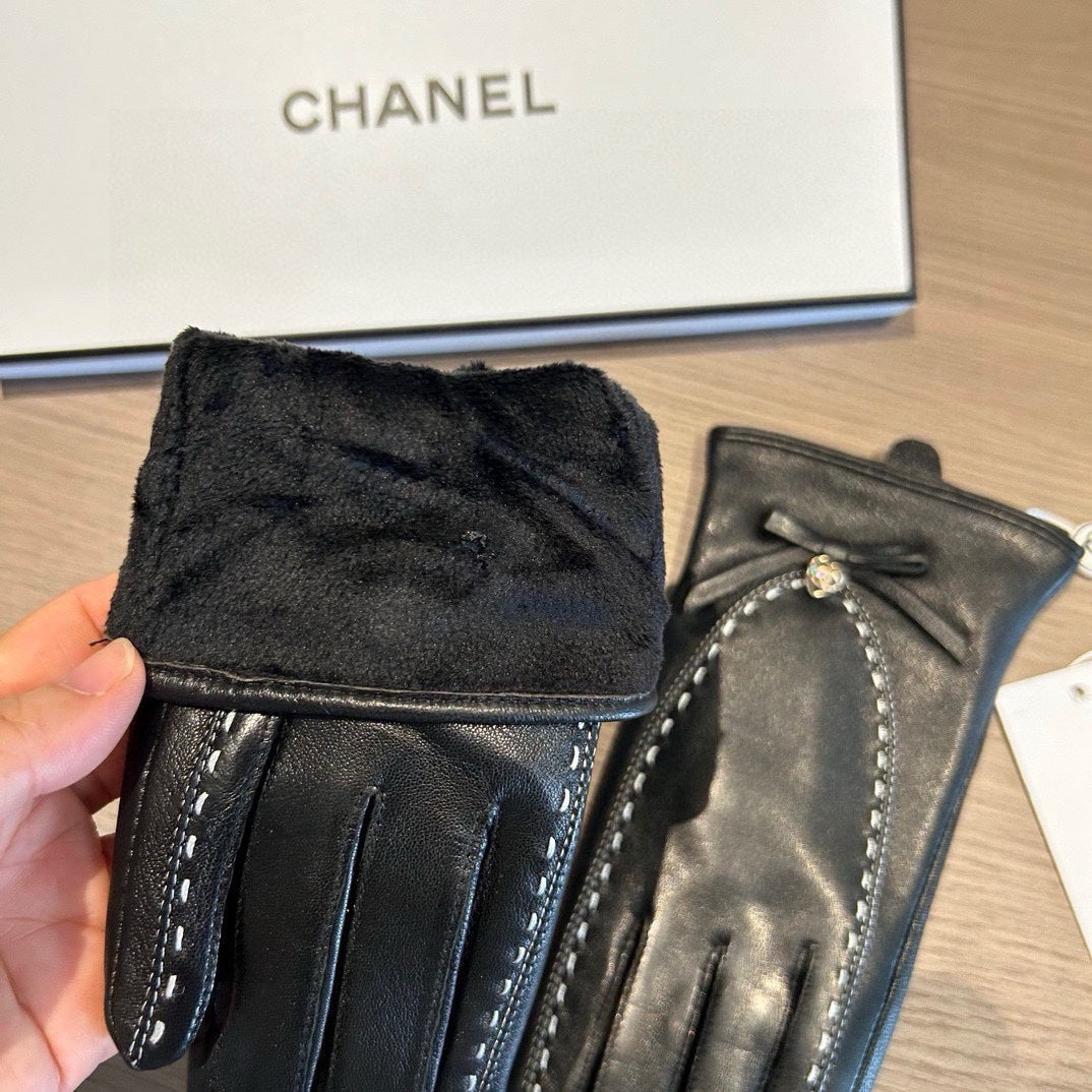 CHANEL GLOVES IN BLACK LAMBSKIN 456336