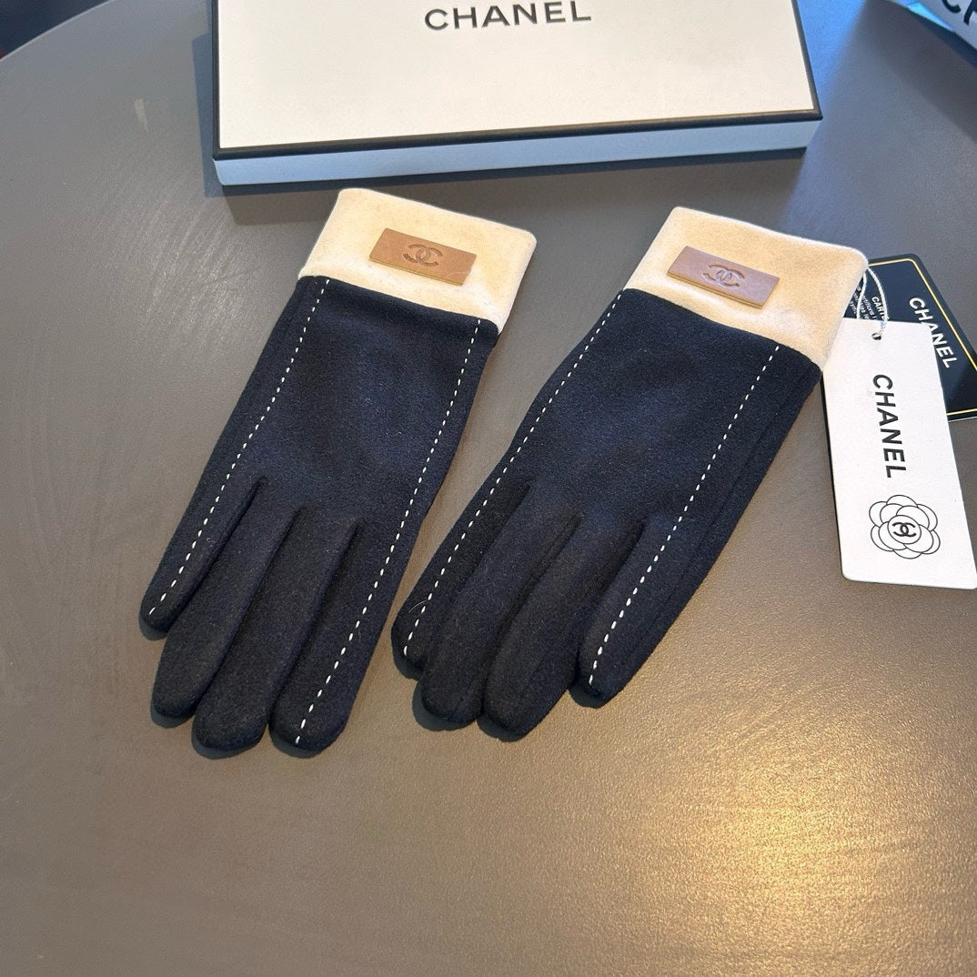 CHANEL GLOVES IN BLACK WOOL 462254