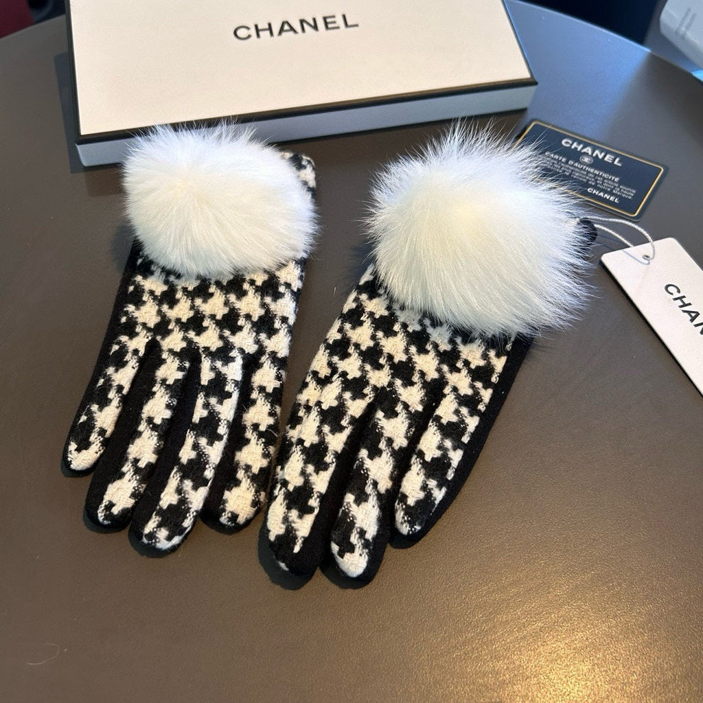 CHANEL GLOVES IN BLACK MIX WHITE WOOL 462258