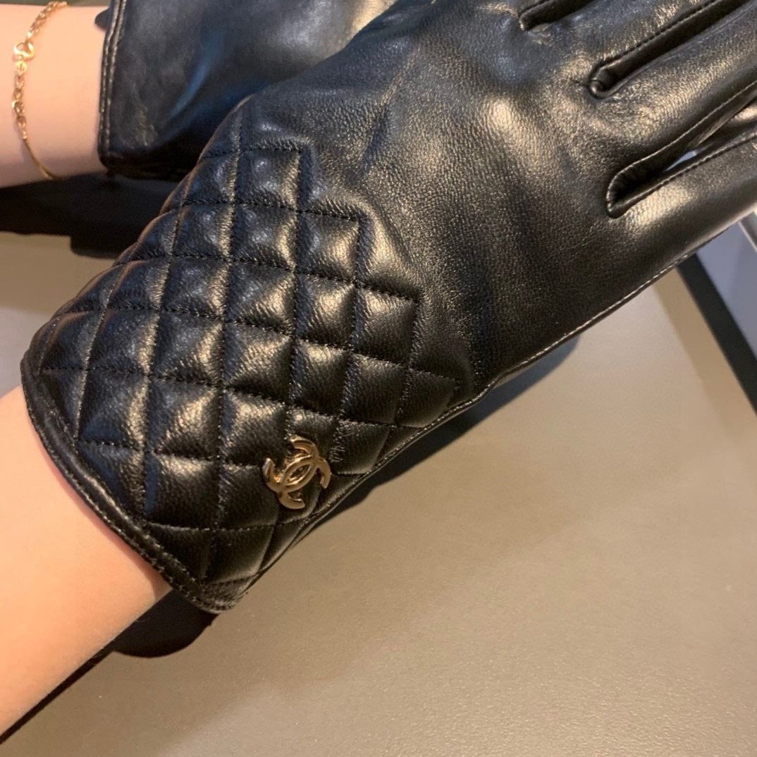 CHANEL GLOVES IN BLACK LAMBSKIN WITH GOLD LOGO 462263