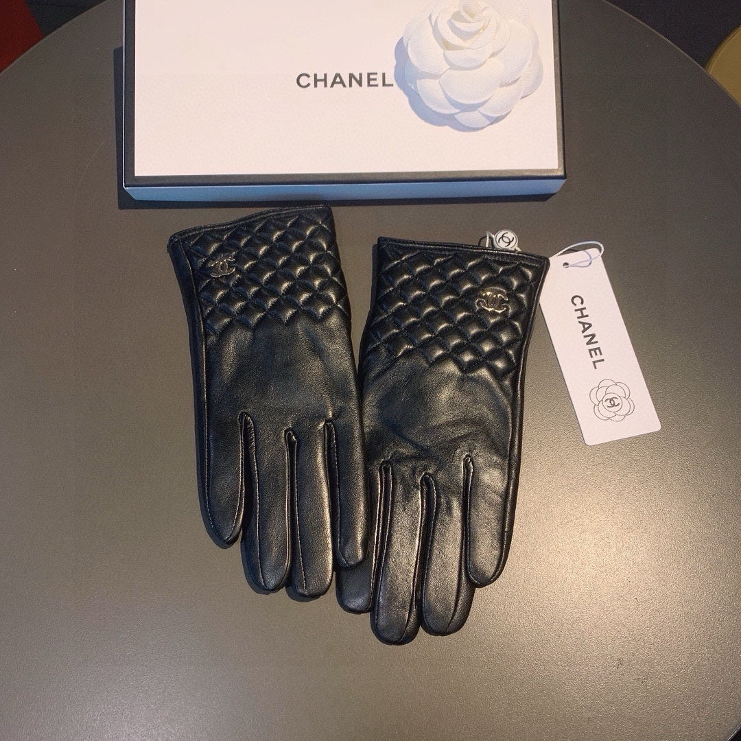 CHANEL GLOVES IN BLACK LAMBSKIN WITH GOLD LOGO 462263