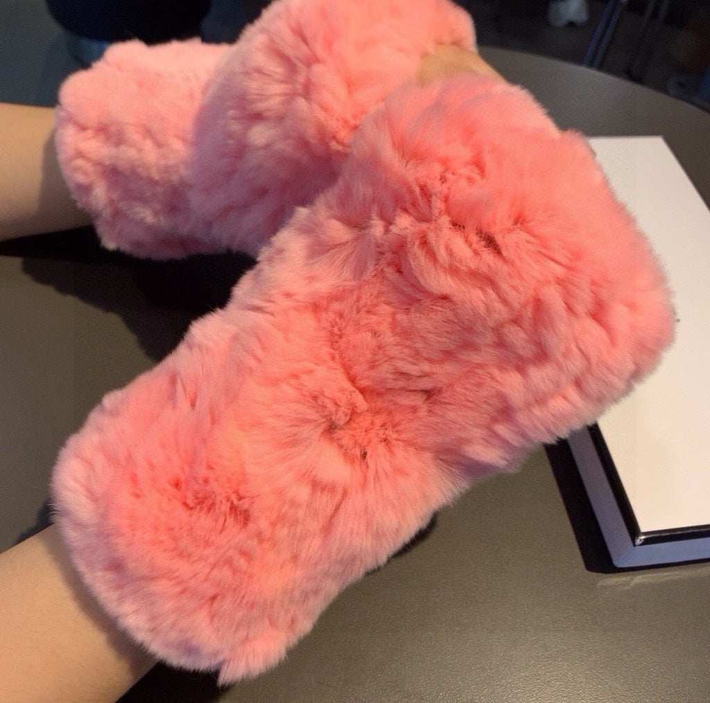 CHANEL FINGERLESS HALF GLOVES IN ROUGE PINK RABBIT FUR 462276