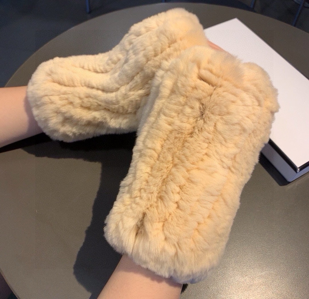 CHANEL FINGERLESS HALF GLOVES IN BEIGE CREAM RABBIT FUR 462277