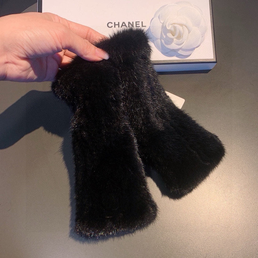 CHANEL FINGERLESS GLOVES IN BLACK RABBIT FUR 462279