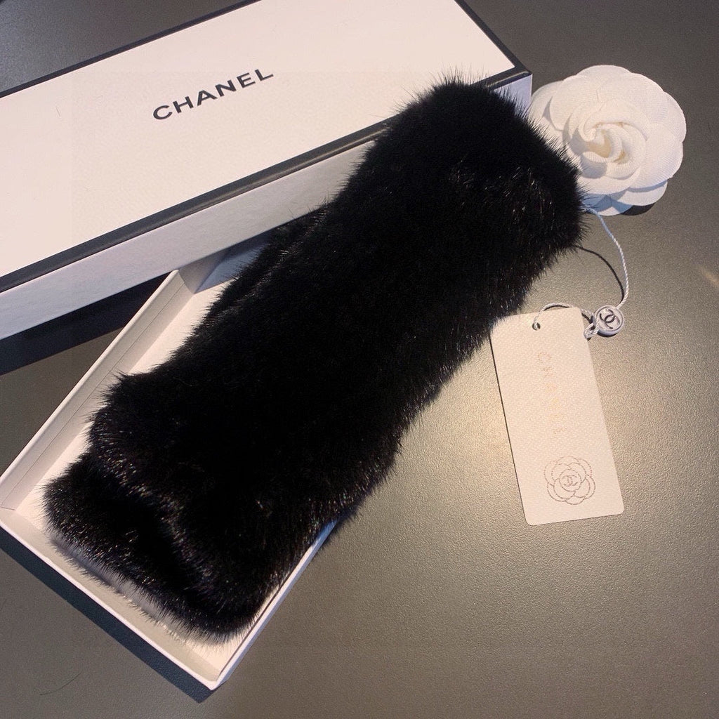 CHANEL FINGERLESS GLOVES IN BLACK RABBIT FUR 462279