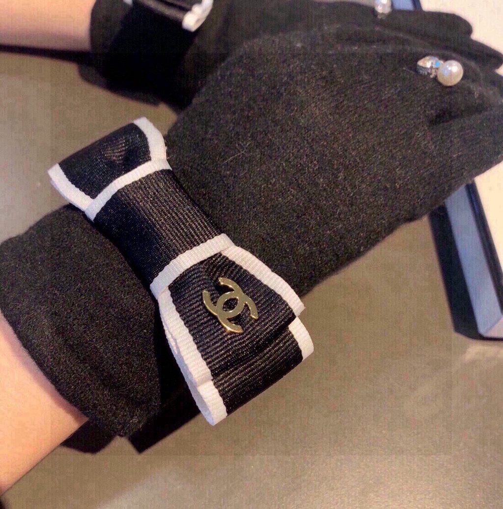 CHANEL GLOVES IN BLACK WOOL WITH BOW 463857