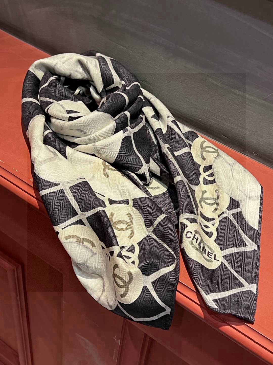 CHANEL 25S SCARF 110 IN CASHMERE SILK 730603
