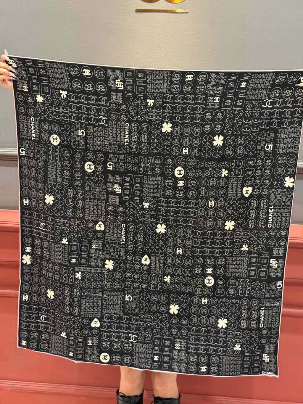CHANEL 25S SCARF 110 IN CASHMERE SILK 738477