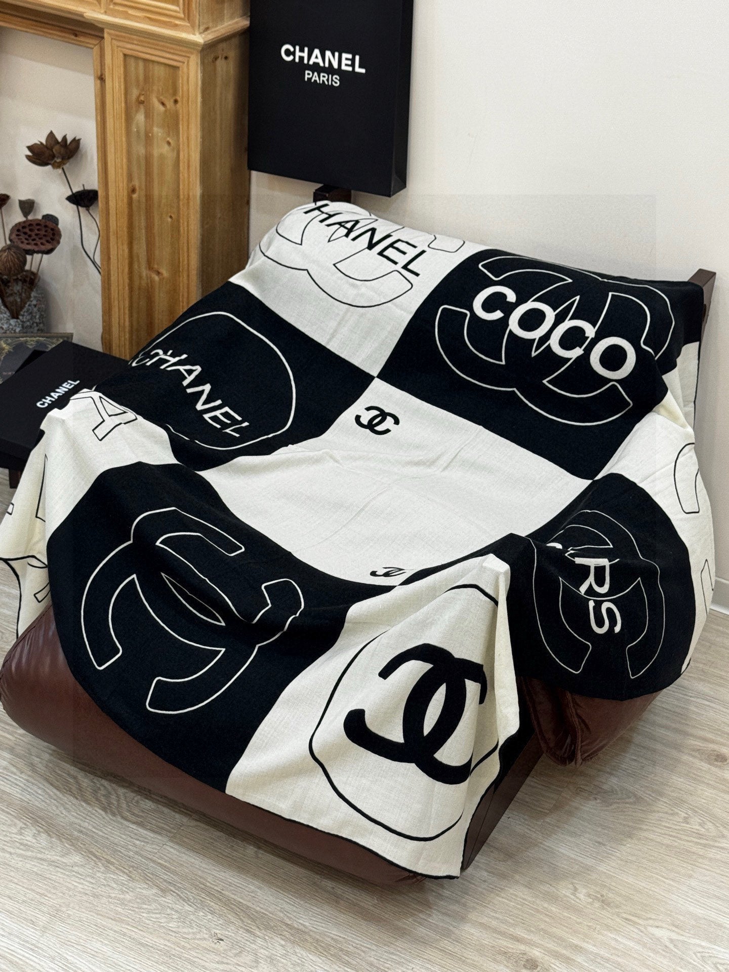 CHANEL 25S SCARF 135 IN SILK AND CASHMERE 932037