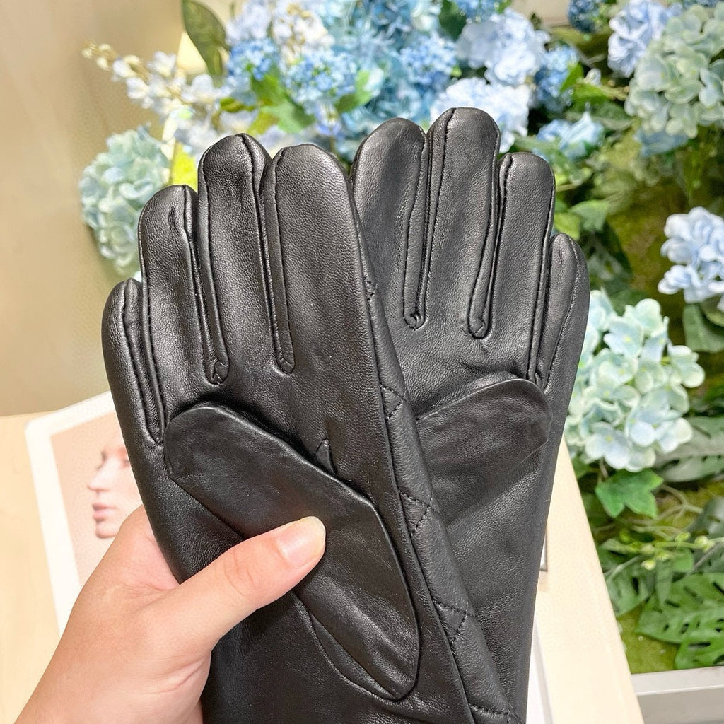 CHANEL GLOVES IN BLACK LAMBSKIN 462417