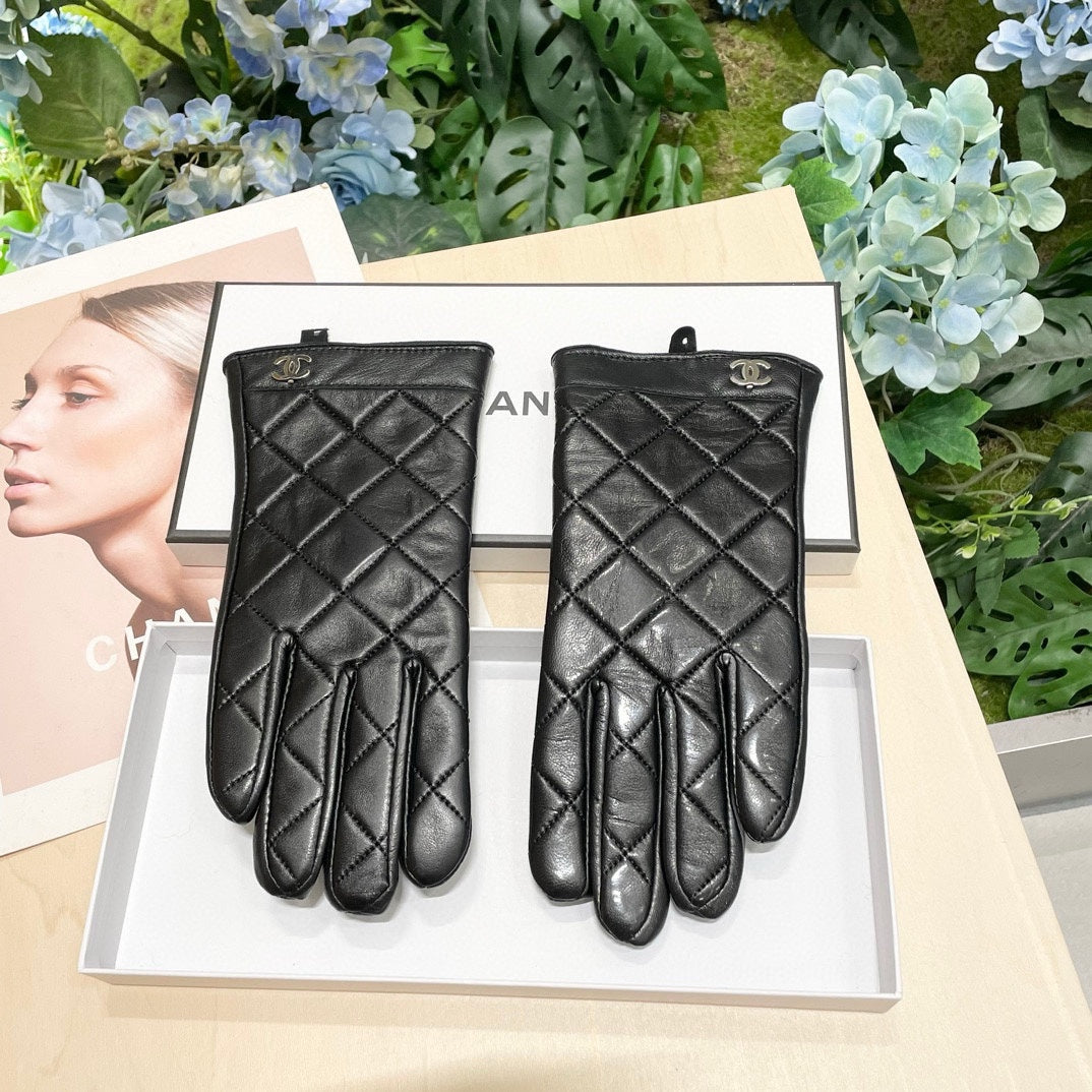 CHANEL GLOVES IN BLACK CALFSKIN 462420